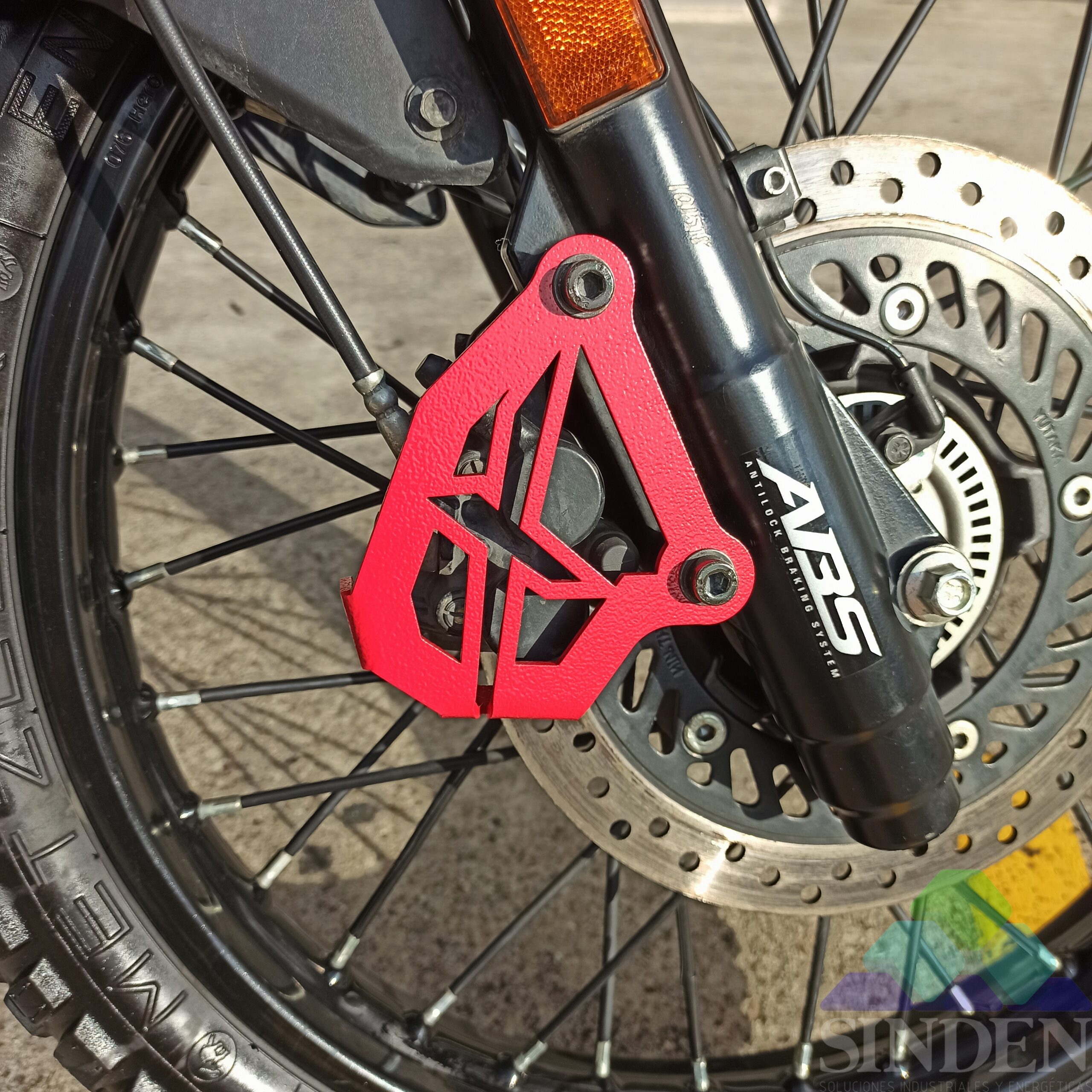 Protector metálico para caliper delantero Xpulse 200/200T – Máxima protección - Imagen 6