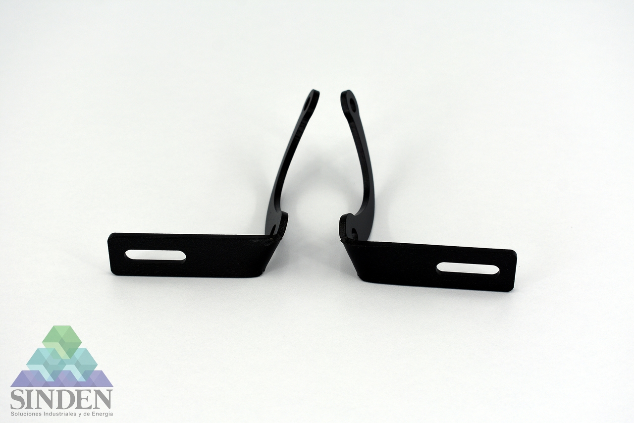 Soportes para exploradoras Xpulse 200 vistos de frente con ranuras de ajuste