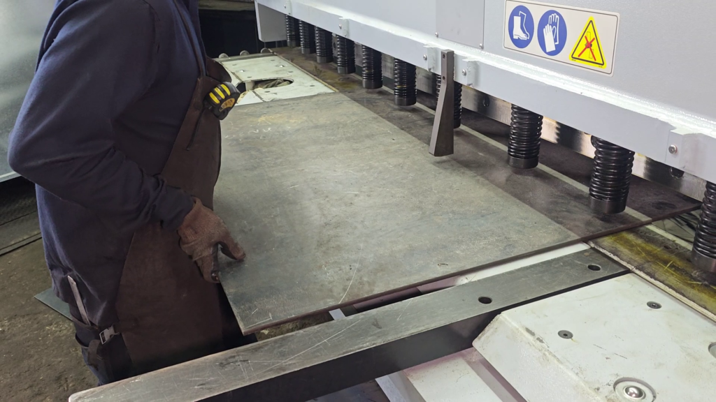 Servicio de corte con cizalla CNC