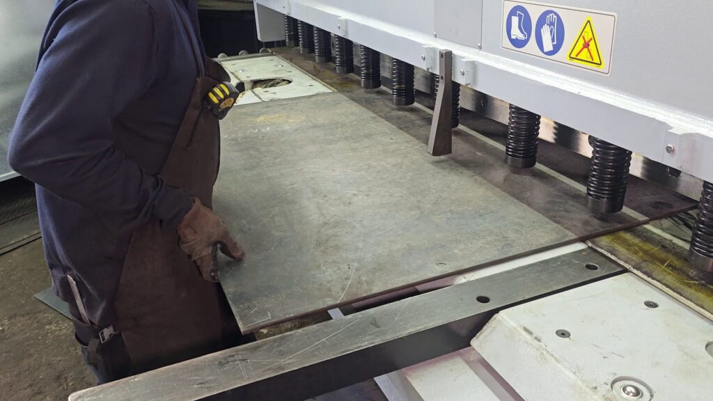 Servicio de corte con cizalla CNC