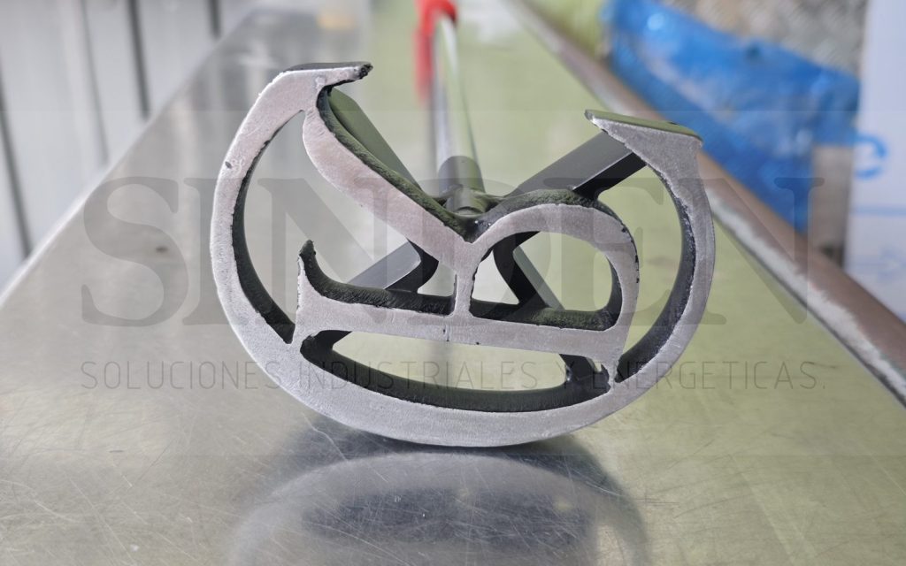 Marca para ganado en acero inoxidable con corte láser, fabricada por SINDEN en Bucaramanga